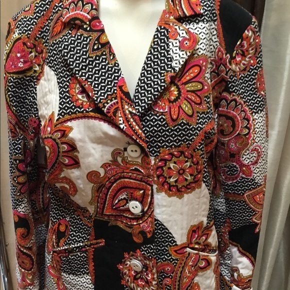 Chico’s quilted multicolored jacket. Chico’s 1 - Picture 2 of 8